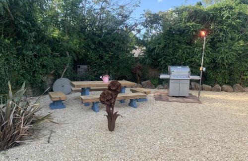 Collingbourne Ducis Apartment | The Shack - Thatched Self Contained Annex