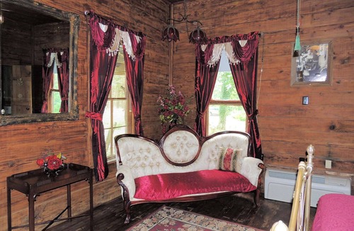 Palestine Bed & Breakfast | The Shady Lady Room at The Ranch at Walston Springs; Breakfast Included