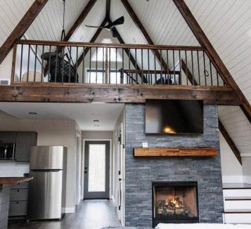 Cave-in-Rock House | The Shady Roost Cozy Cabin with Hot Tub and Fire Pit