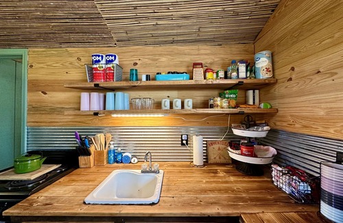 Pocahontas Cabin | The Shanty w/Private Beach + Wi-Fi + Secluded