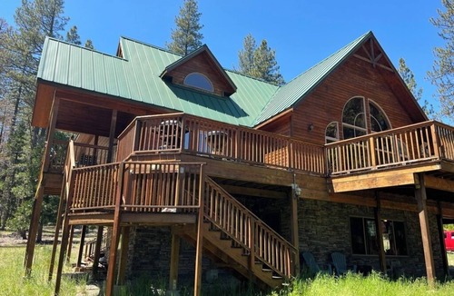 Weed House | THE SHASTEAU
