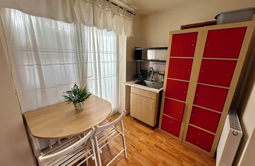 Knutsford House | The Shaw House, room No.2, in shared accommodation