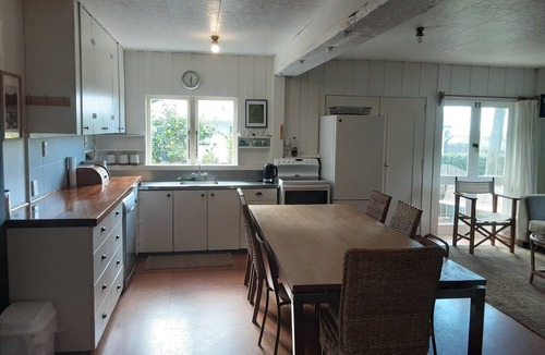 Taupo Bay House | The Shearer's Quarters - Taupo Bay