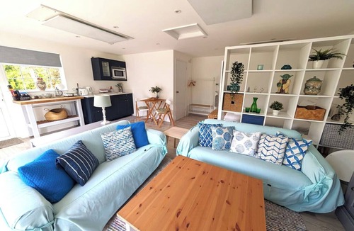 Hunston Apartment | The Shed at The White House is a dog friendly annexe, nestled in the picturesque village of Hunston.