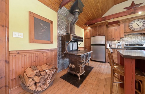 Mulmur Other | The Sheds: Victorian Farmhouse 8BR Ski-In Ski-Out Chalet - Mansfield Ski club