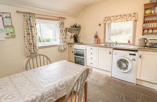 Strathblane Cottage | THE SHEILING, pet friendly, with open fire in Callander