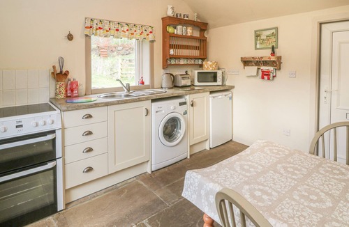 Strathblane Cottage | THE SHEILING, pet friendly, with open fire in Callander