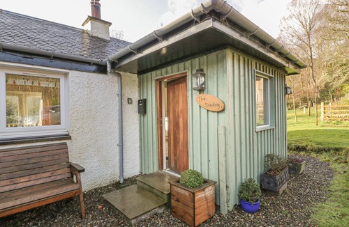 Strathblane Cottage | THE SHEILING, pet friendly, with open fire in Callander