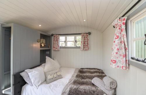 Nettleton House | The Shepherds Hut