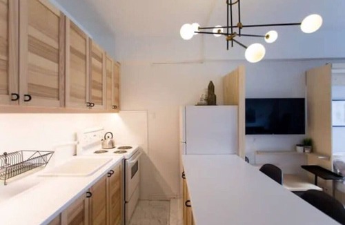 Milton Park Apartment | The Sherbrooke Suite 102