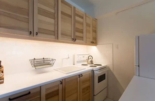 Milton Park Apartment | The Sherbrooke Suite 102