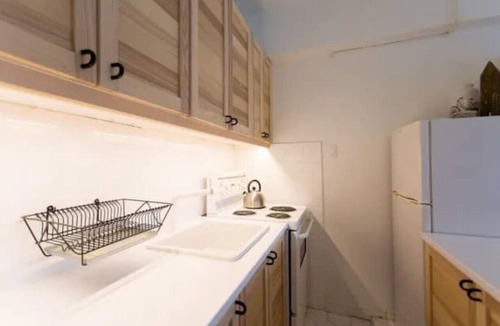 Milton Park Apartment | The Sherbrooke Suite 102