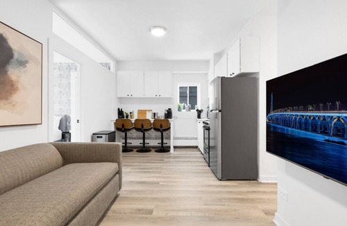 Milton Park Apartment | The Sherbrooke Suite