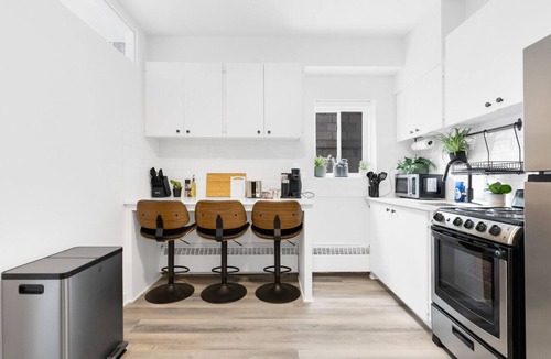 Milton Park Apartment | The Sherbrooke Suite