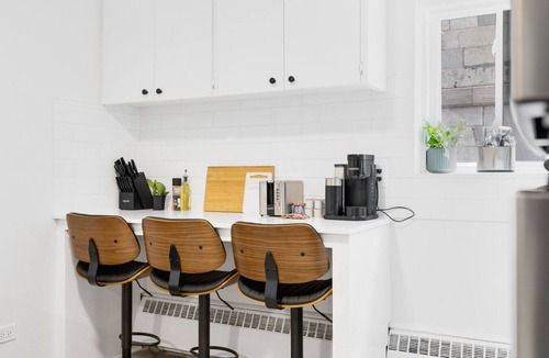 Milton Park Apartment | The Sherbrooke Suite