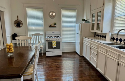 Shiner House | The Shiner Hillton that makes you feel at home!