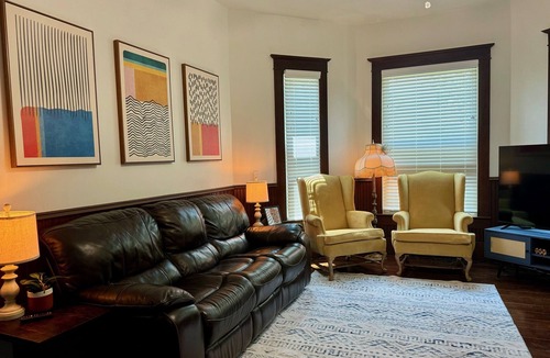 Shiner House | The Shiner Hillton that makes you feel at home!
