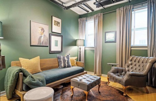 Uptown Apartment | The Shingle Life near Wrigley