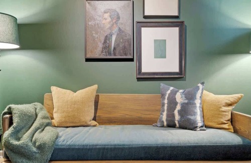 Uptown Apartment | The Shingle Life near Wrigley