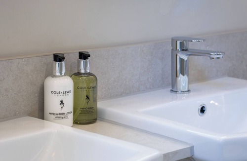 Leigh-on-Sea Hotel | The Ship Hotel