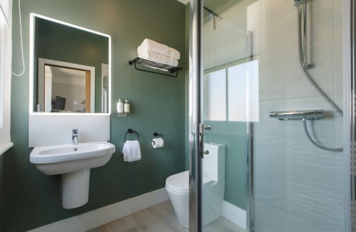 Weybourne Bed & Breakfast | The Ship Inn