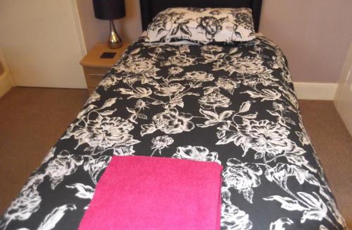 Island Gardens Hotel | The Ship Inn