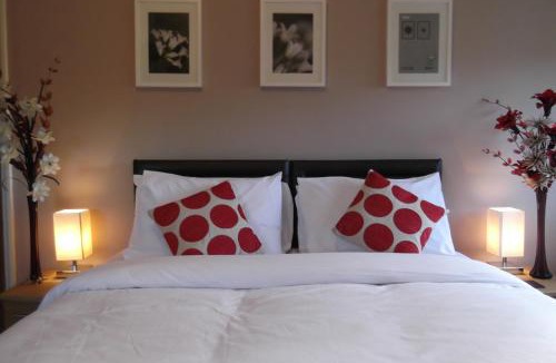 Island Gardens Hotel | The Ship Inn