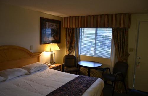 Alexandria Bay Hotel | The Ship Motel