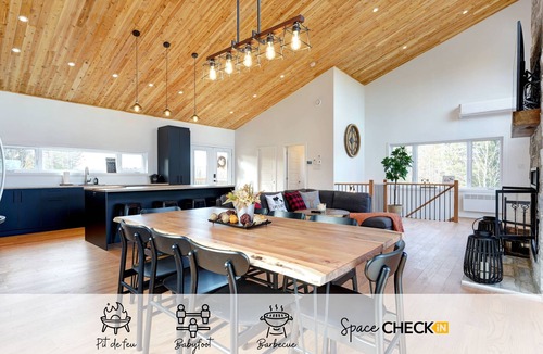 Saint-Alphonse-Rodriguez Ski Chalet | The Shore's Chalet | Spa | Fireplace | Terraces | Foosball Table