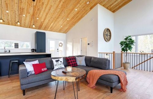 Saint-Alphonse-Rodriguez Ski Chalet | The Shore's Chalet | Spa | Fireplace | Terraces | Foosball Table