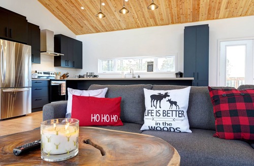 Saint-Alphonse-Rodriguez Ski Chalet | The Shore's Chalet | Spa | Fireplace | Terraces | Foosball Table
