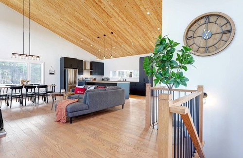 Saint-Alphonse-Rodriguez Ski Chalet | The Shore's Chalet | Spa | Fireplace | Terraces | Foosball Table