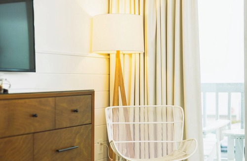 Narragansett Pier Hotel | The Shore House