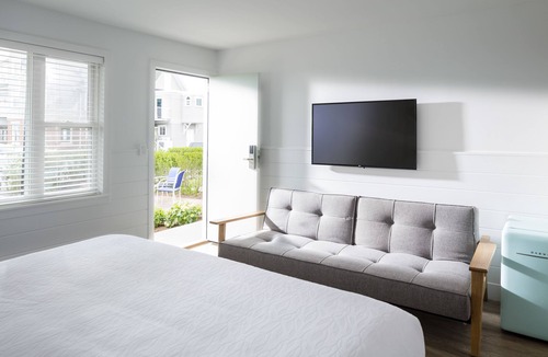 Narragansett Pier Hotel | The Shore House