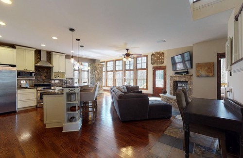 Buford House | The Shoreland Home on Lake Lanier With Dock