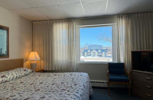 Grand Marais Hotel | The Shoreline Inn