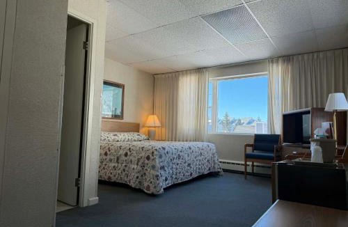 Grand Marais Hotel | The Shoreline Inn