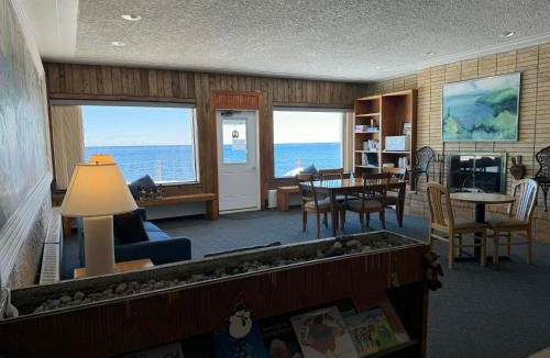 Grand Marais Hotel | The Shoreline Inn