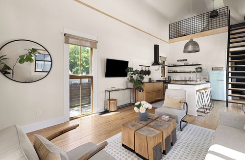 Brazos House | The Shotgun House from Fixer Upper; <2 Min Walk to Silos-Downtown; 900+ 5-Stars