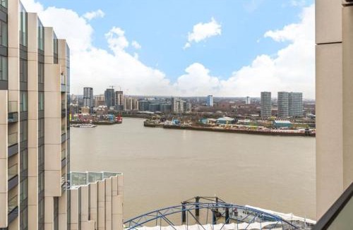 Canary Wharf Apartment | The Shypeny