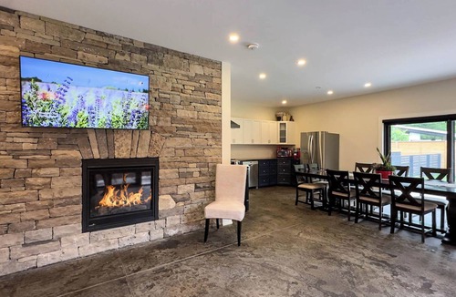 Bluewater Cottage | the Signal, New Cedar Sauna!