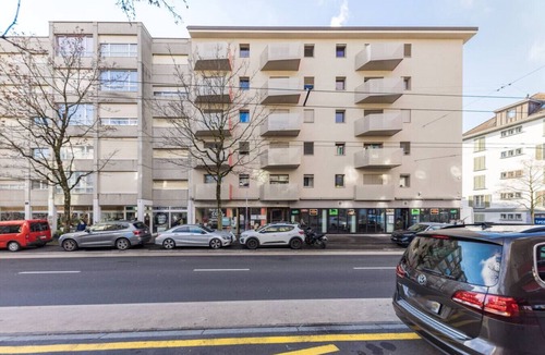Lausanne Apartment | The Signature Blu Lakefront