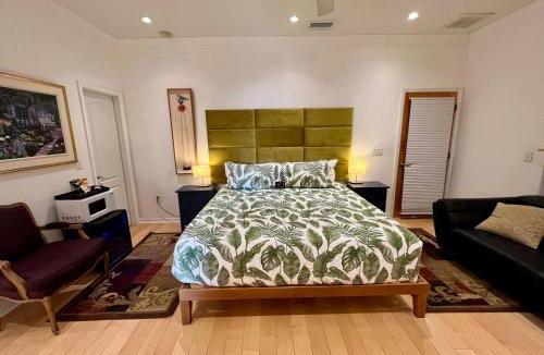 Lake Alfred House | The Signature Orange Grove Suite