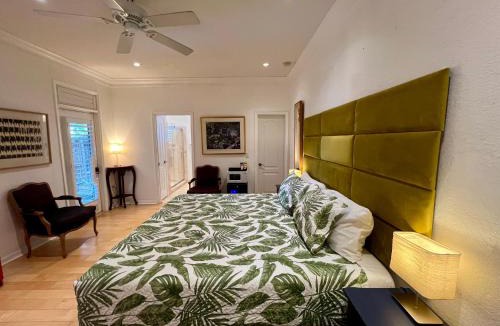 Lake Alfred House | The Signature Orange Grove Suite