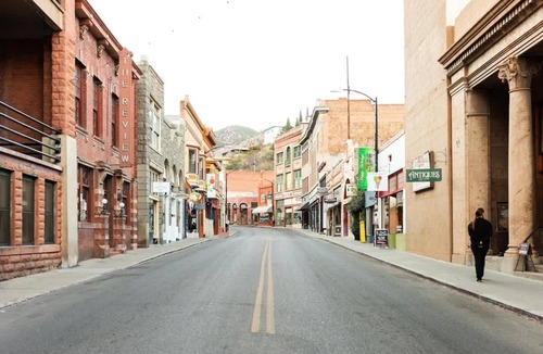 Bisbee Hotel | The Signature Queen with Mountain Views