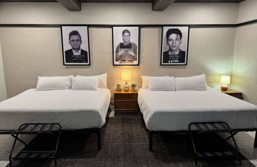 Bisbee Hotel | The Signature Room with 2 King Beds Ground Floor