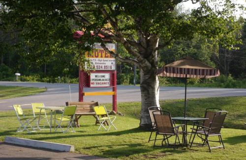 Central Huron Hotel | The Silver Birch Motel