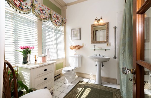 Dover Bed & Breakfast | The Silver Fountain Inn