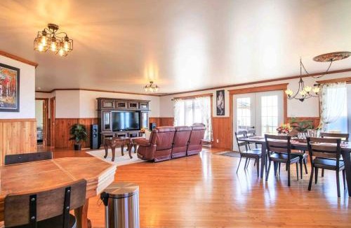 Caplan House | The Simeon - Upscale Bay Views by Doorbed