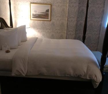 Simsbury Center Hotel | The Simsbury Inn